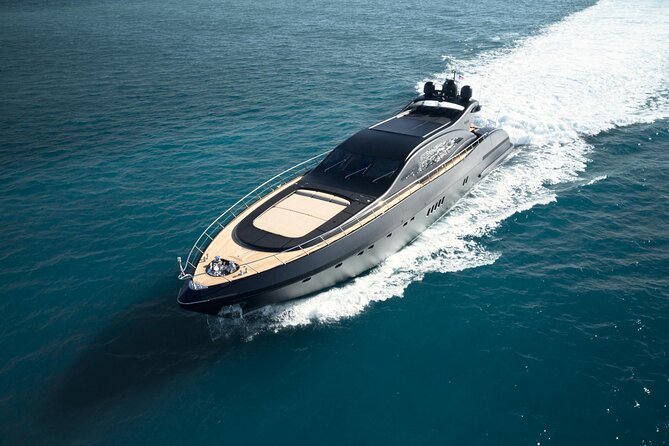 108 ft Neoprene Overmarine Yacht - A custom menu prepared by a private chef