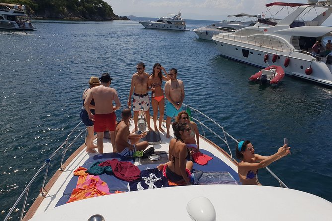2 - Hours Bosphorus Yacht Cruise - Beylerbeyi Palace and Dolmabahçe Palace
