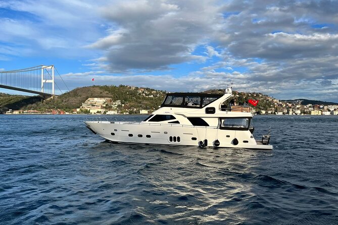 2 Hours Luxury Private Yacht Cruise on the Bosphorus - Anadolu Hisarı, Küçüksu, and Beylerbeyi