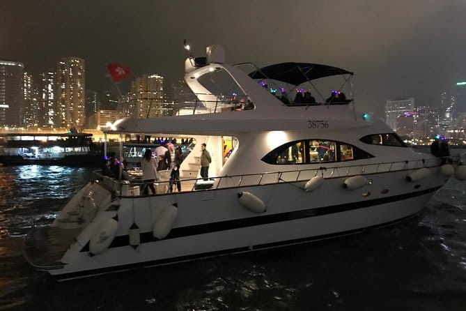 2025 Chinese New Year Fireworks Open Bar Yacht Dinner Cruise HK - Why this yacht cruise works for New Year’s Eve