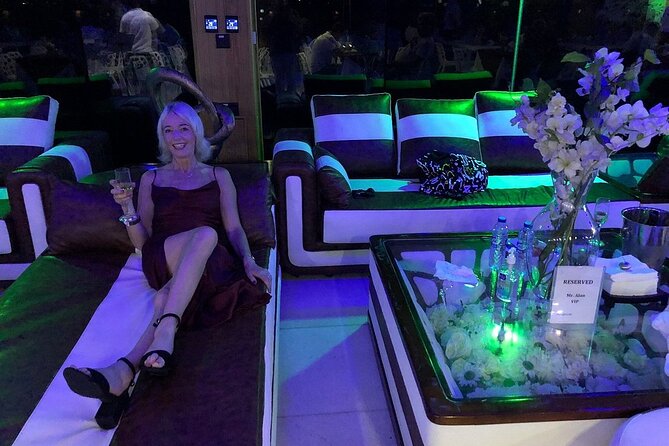 3-Hour Lotus Mega Yacht Dinner Experience in Dubai Marina - Buffet dinner with live cooking stations