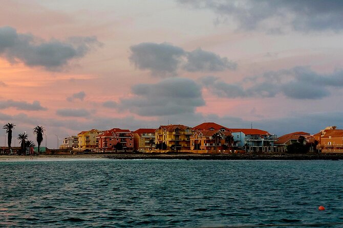 3 Hours Yacht Sailing Activity in Cabo Verde, Santa Maria - Local food, tuna tartare, and drinks