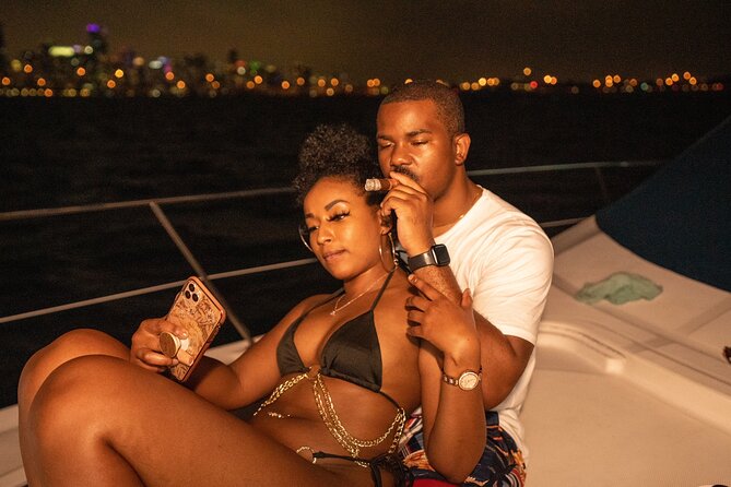 3 Story 100ft Hip Hop Yacht Party with 3 Hour Open Bar - Open bar, snacks, and the value of $100