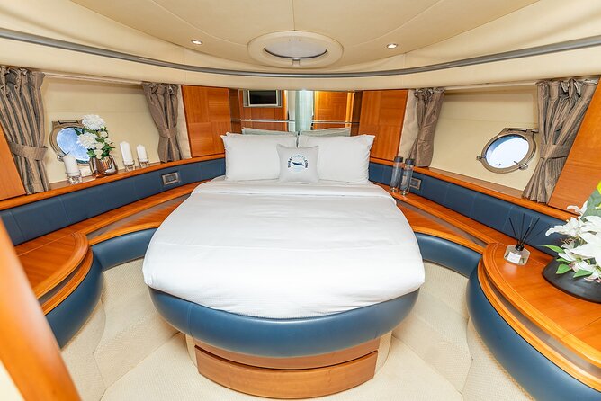 3hr Yacht- Palm Jumeirah with FREE Snacks and 30 Min Seabob - Burj Al Arab, Atlantis, and Ain Dubai photo stops