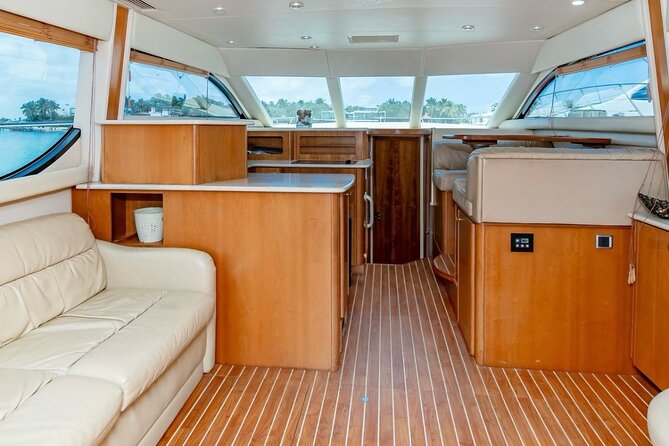 4-Hour 42 Meridian Yacht Rental with Captain in Miami Florida - Is $1,000 a fair price for up to 13 people?