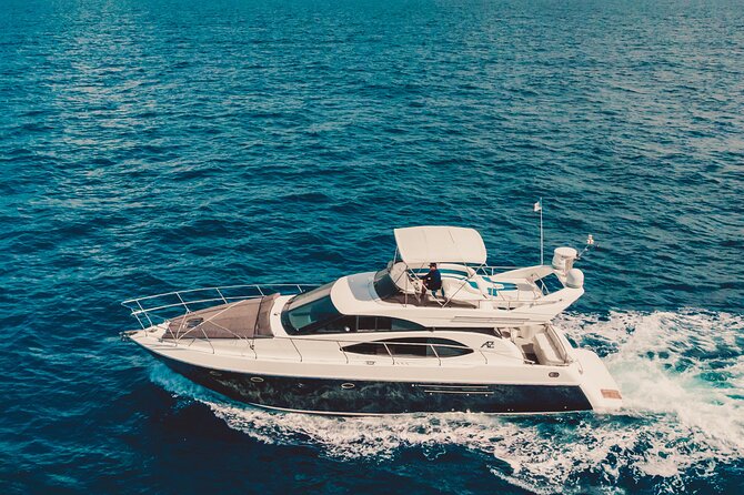 4 Hour 50' Azimut Yacht All-Inclusive in Tulum & Playa del Carmen - Meeting the crew at Puerto Aventuras