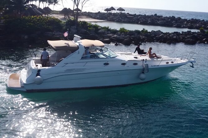 4 hours - Private 48ft Yacht all inclusive in Tulum and Playa del Carmen - Leaving Puerto Aventuras on a private yacht