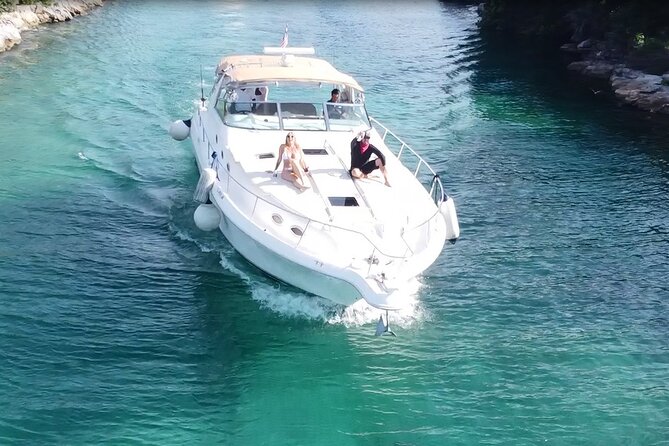4 hours - Private 48ft Yacht all inclusive in Tulum and Playa del Carmen - One hour among the coral and sea life