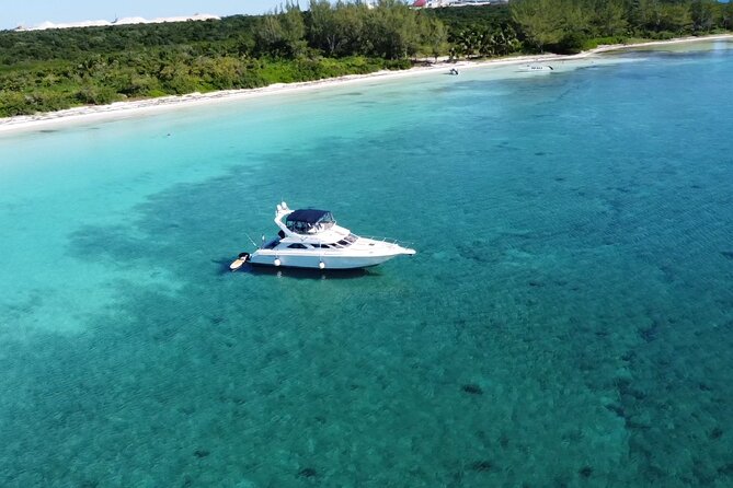 4 hours snorkel & beach tour - Private Yacht 47 ft - Fresh lunch and a surprisingly useful open bar