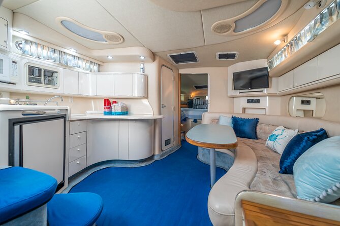 40' Miami Yacht Rental up to 13 Persons - What kind of Miami day this yacht creates