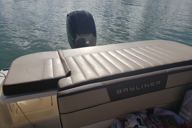 42 to 46 Ft Private Yacht Miami, rent for 2 our 4 hours, 12 ppl - What the Miami yacht outing is really like