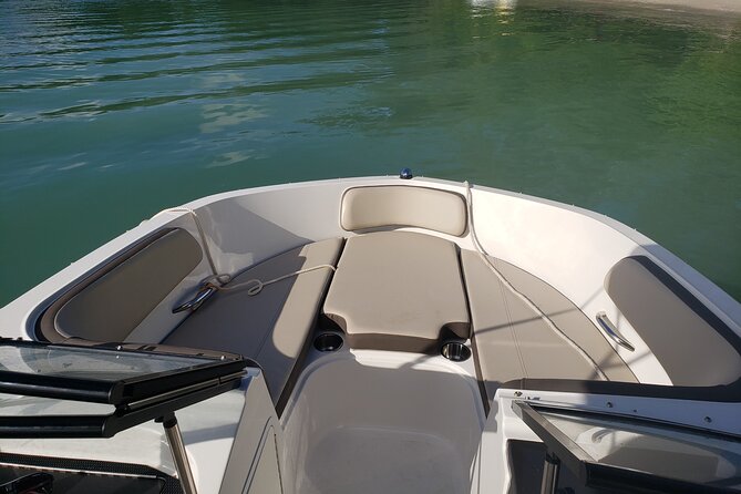 42 to 46 Ft Private Yacht Miami, rent for 2 our 4 hours, 12 ppl - The yacht, comfort, and onboard setup