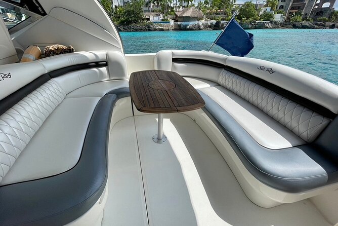 5-Hour Private 40' Yacht 2-Stop Tour to In-Ha reef with Food, Drinks & Snorkel - Food, open bar, and the practical meaning of lunch onboard