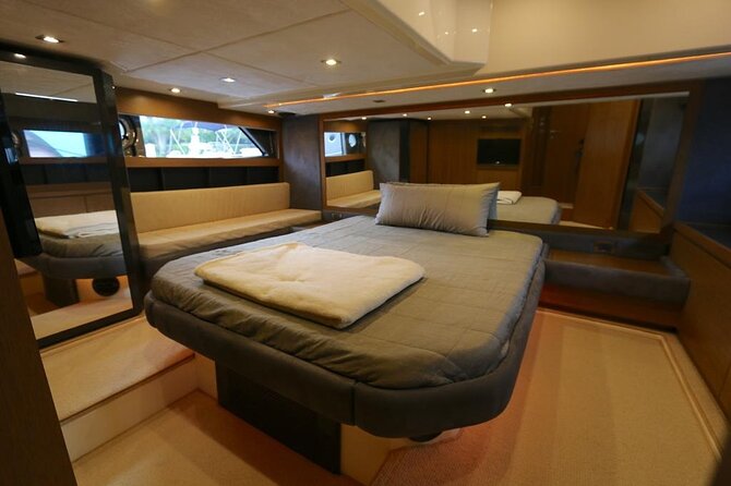 52' Azimut Yacht Charter - Nixon Sandbar and Time on the Water