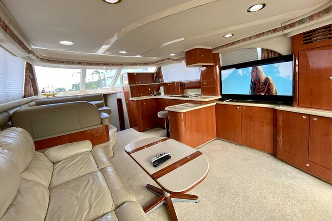 52' Yacht Rental in Miami Beach with Experienced Captain - The real price for a group of 13