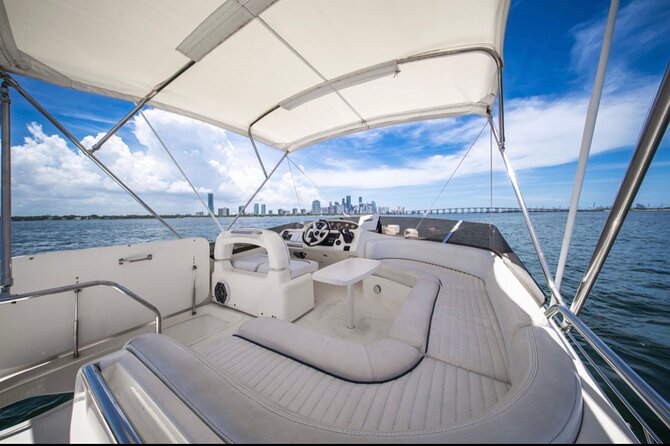 55ft + FREE HOUR Miami Yacht Rental 3 to 6 Hours 13 People - A private yacht made for group celebrations