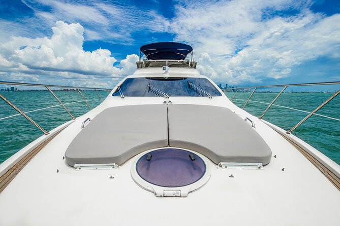 62' Azimut Yacht Charter - What the 62-foot Azimut feels like on the water