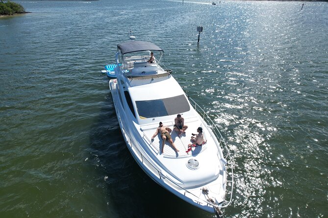 65ft Yacht Charter in Miami - What comes with the water setup