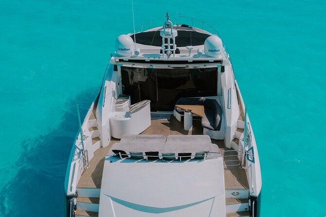 82 Feet Mega Yacht Rental up to 15pax in Cancun - Why a private yacht changes the Cancun day