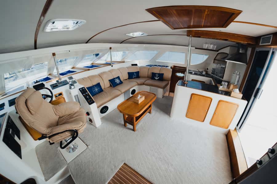 Abu Dhabi Yacht Charter: 2hour trip from 10:00AM to 12:00PM - A short cruise with a big-city view