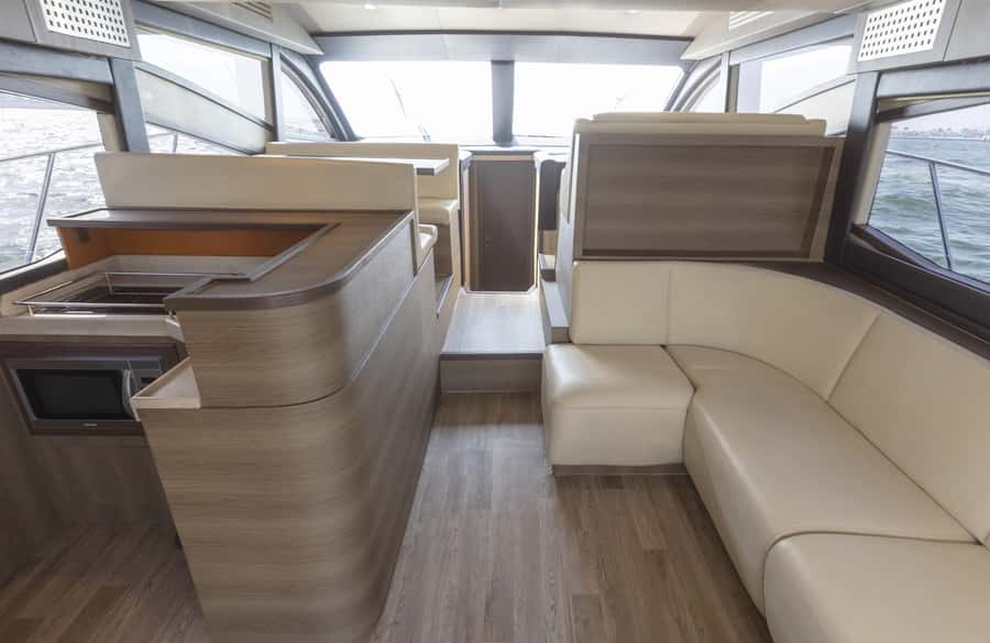 Affordable Yacht Rental Viktoriia from Dubai Marina - Choosing the right length: two or four hours