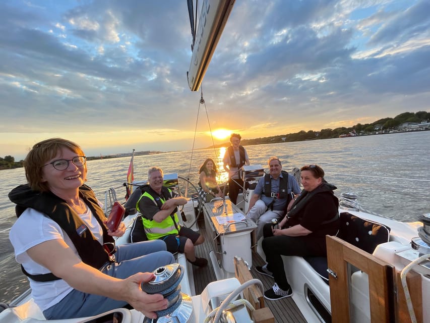 "After Work" - Sailing-Yacht Cruising Event, Hamburg/Elbe - What the skipper adds