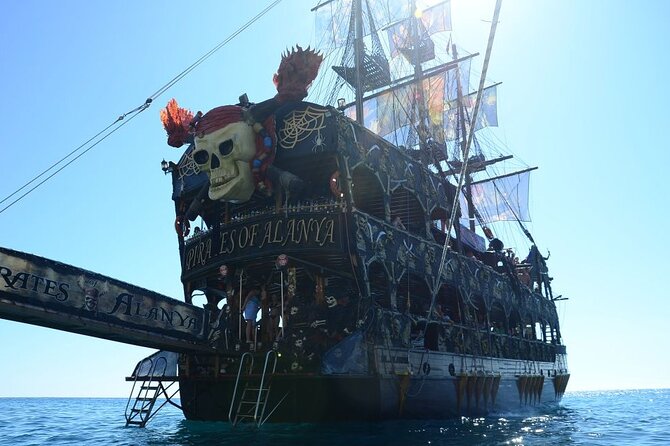 Alanya: Pirates Yacht Tour with Lunch and Soft Drinks - The foam party and the social mood