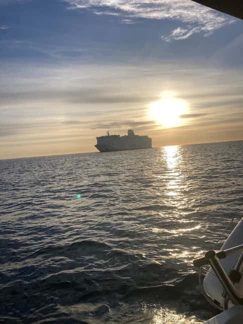 Alicante: Private Yacht Cruise with Drinks - Swimming and Paddleboarding in the Mediterranean