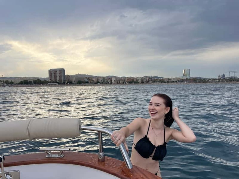 Barcelona: Private Classic Yacht Tour with Drinks - Drinks, music, and the mood on board