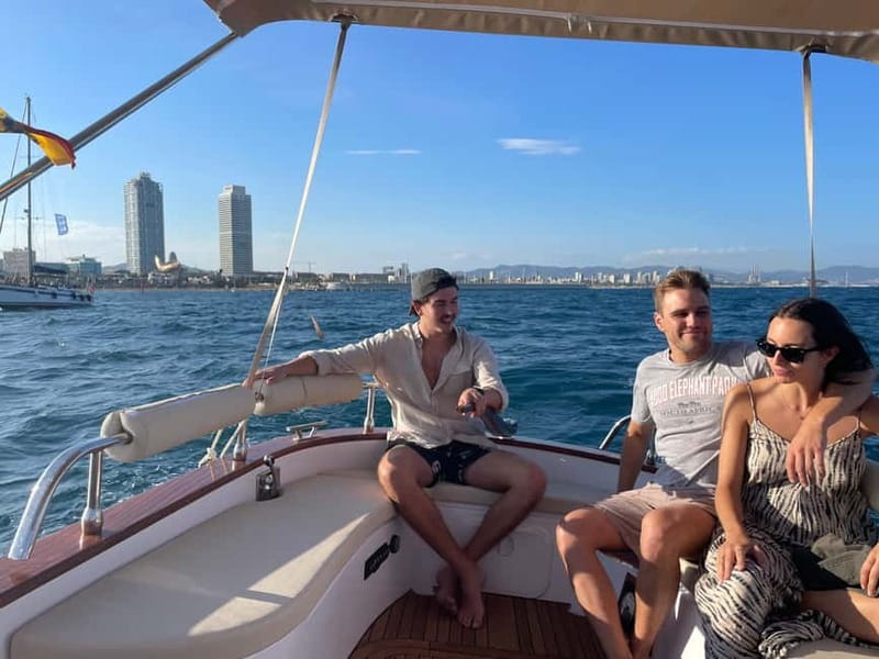Barcelona: Private Classic Yacht Tour with Drinks - Morning, afternoon, or evening?