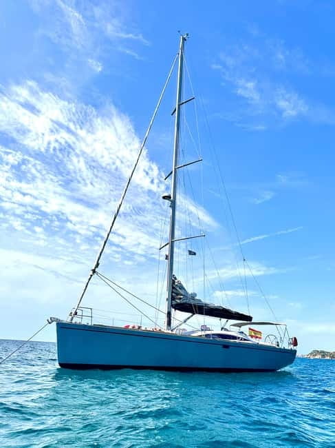 Barcelona: Sunset or Afternoon Yacht Cruise with Drinks - Cava, beer, Manchego, and a relaxed bar