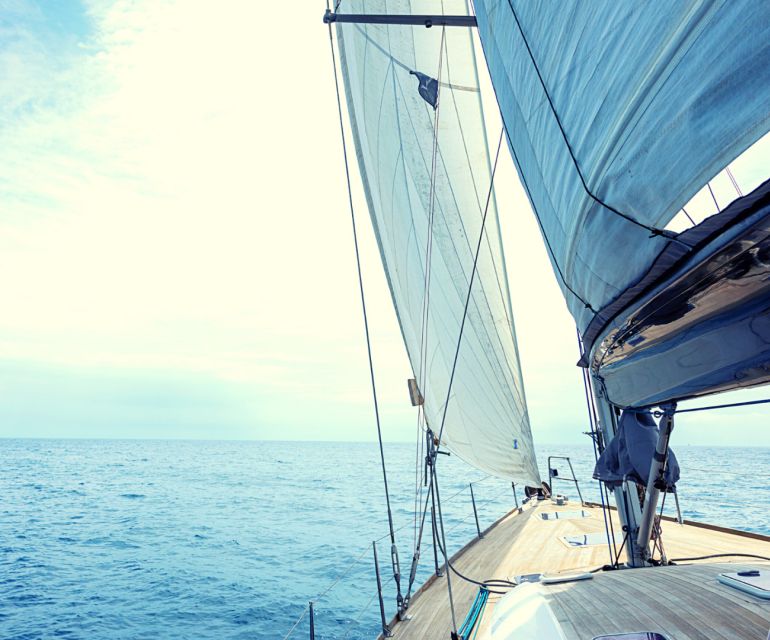 Barcelona: Sunset or Afternoon Yacht Cruise with Drinks - Afternoon light or a Barcelona sunset
