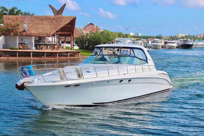 Beautiful SUNDANCER 60ft Private yacht / 18PAX 25P15 - Setting out from Cancun’s Hotel Zone