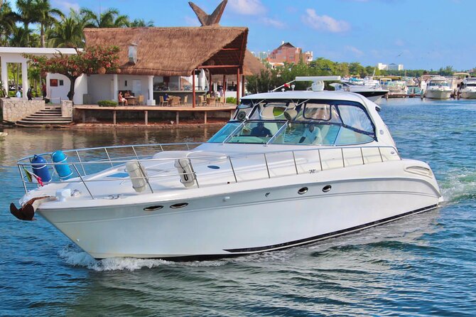 Beautiful SUNDANCER 60ft Private yacht / 18PAX 25P15 - Cruising across Cancun Bay