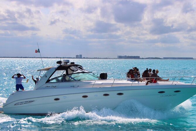Beautiful Yacht SeaRay 48ft / 15PAX 25P16 - The crew is the strongest part