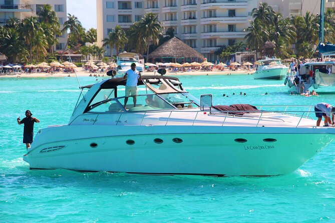 Beautiful Yacht SeaRay 48ft / 15PAX 25P16 - Is the yacht comfortable for 15 people?