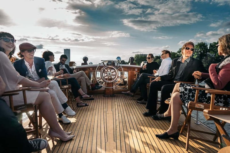 Berlin: Evening Yacht Cruise with Aperitif & Dinner Upgrade - A yacht ride made for the hour before dinner