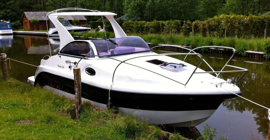 Berlin:Guided South Berlin Yacht Tour with Swim Stop (relax) - Klein Köris and the first stretch on the lakes