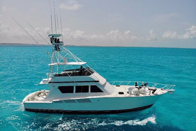 Biggest Luxury Yacht Boat Best in Cancun up to 28 pax - What the $720 private yacht price really buys