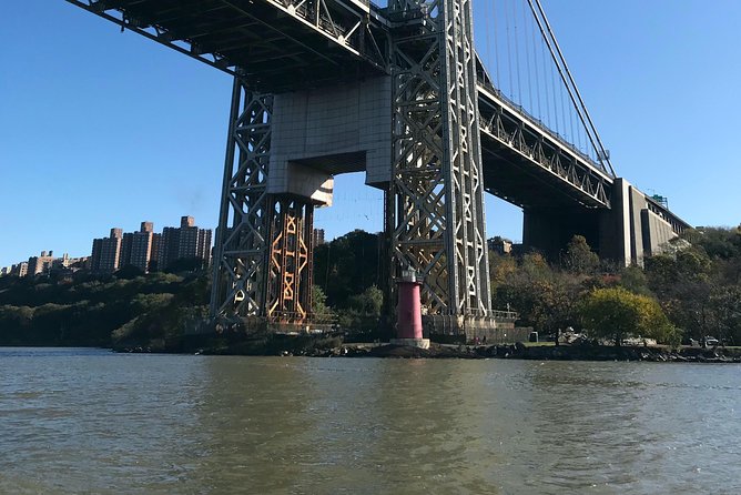 Boat Tour NYC Skyline, Statue of Liberty, Private Yacht Tour - Entering the East River and meeting New York’s bridges
