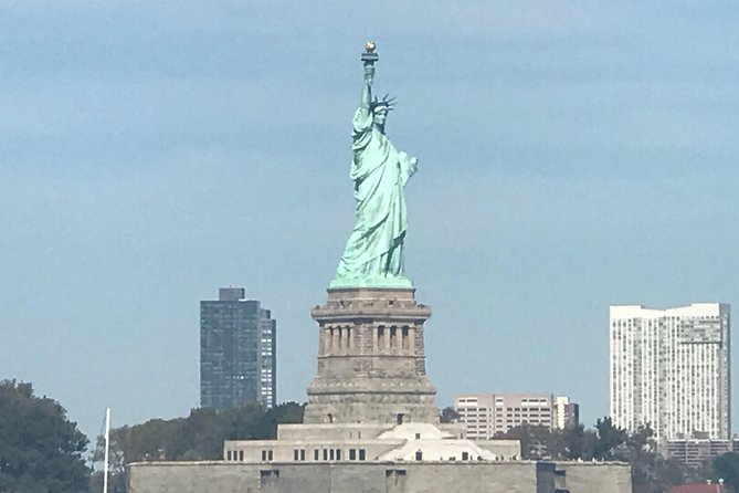 Boat Tour NYC Skyline, Statue of Liberty, Private Yacht Tour - Bronx views and the return north