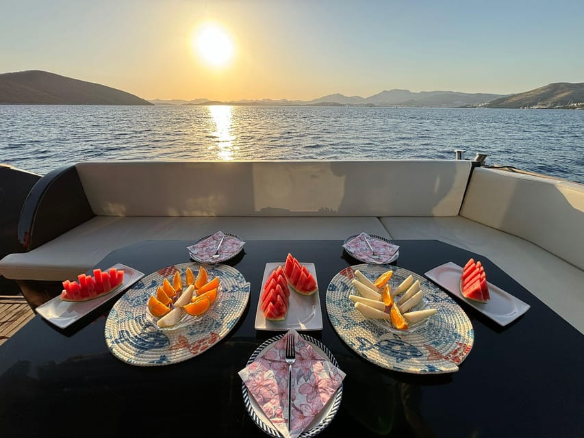 Bodrum: Bodrum Sunset Tour with Jet Black Yacht - Sunset, music, and the final hour