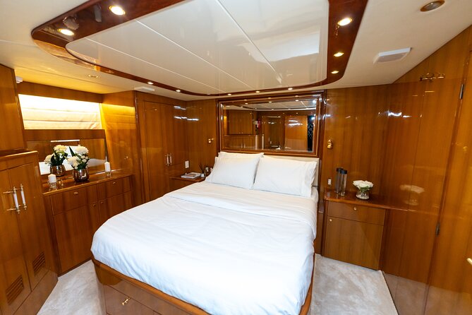 Book 3hr Luxury Yacht Rental Dubai - Get 1hr Free - The yacht’s layout and comfort