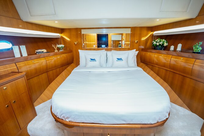 Book 3hr Luxury Yacht Rental Dubai - Get 1hr Free - The crew and service