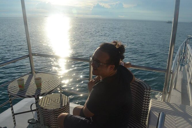 Boracay Party Yacht 2 hour tour with snorkeling - A two-hour cruise with a social rhythm