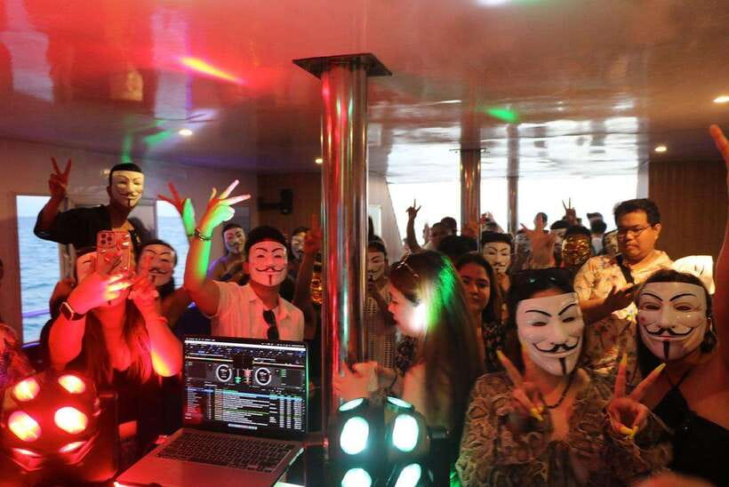 Boracay: Ultimate Party Cruise aboard the Andy World Yacht - Key things to know before boarding