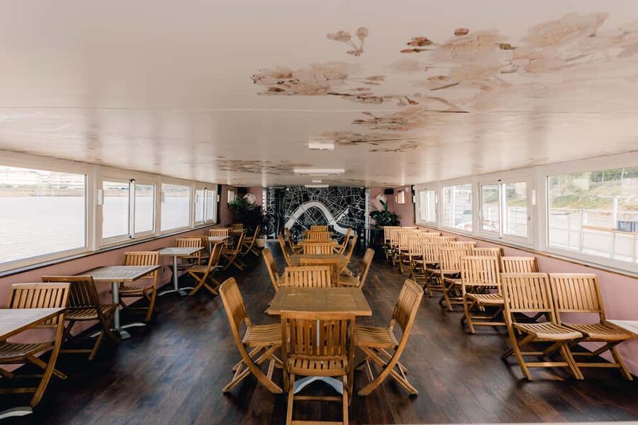 Bordeaux: Garonne River Yacht Cruise with Brunch - The seasonal brunch, from coffee to dessert