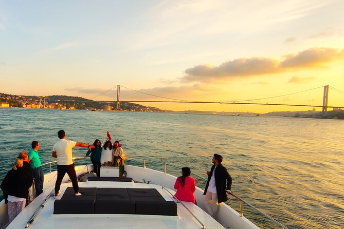 Bosphorus Sunset: An Enchanting Yacht Cruise in Istanbul - Maiden’s Tower and the historic peninsula at sunset