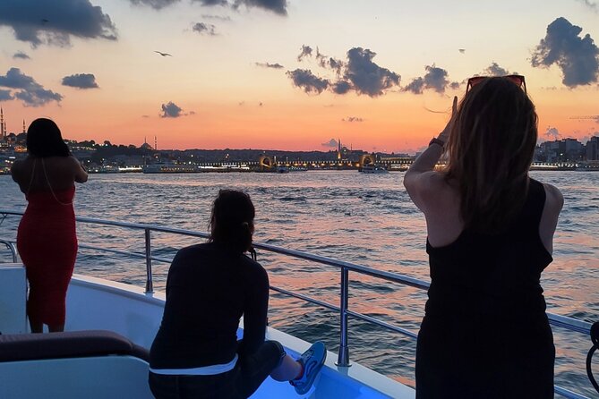 Bosphorus Sunset Cruise on Deluxe Yacht in Istanbul - Why sunset is the right time for the Bosphorus
