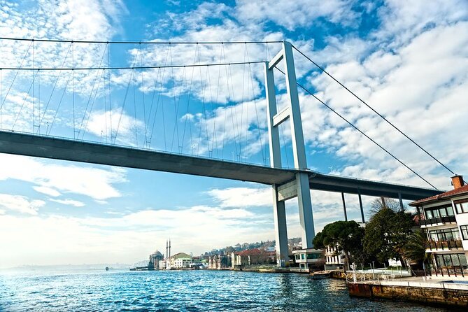 Bosphorus Sunset Yacht Cruise with Snacks and Live Guide - Why a sunset cruise works so well in Istanbul